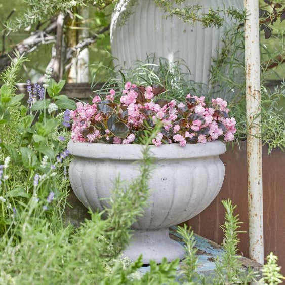 'Gunvor' concrete urn