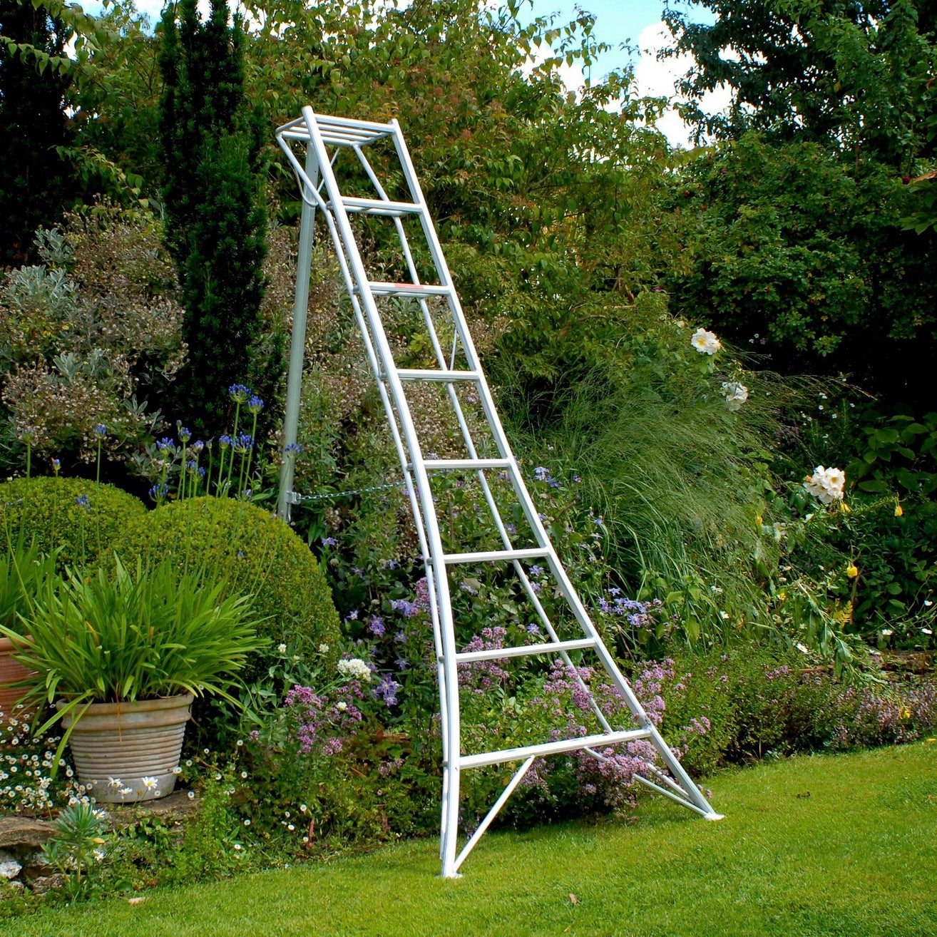 Niwaki tripod ladder, 6 - 11 foot