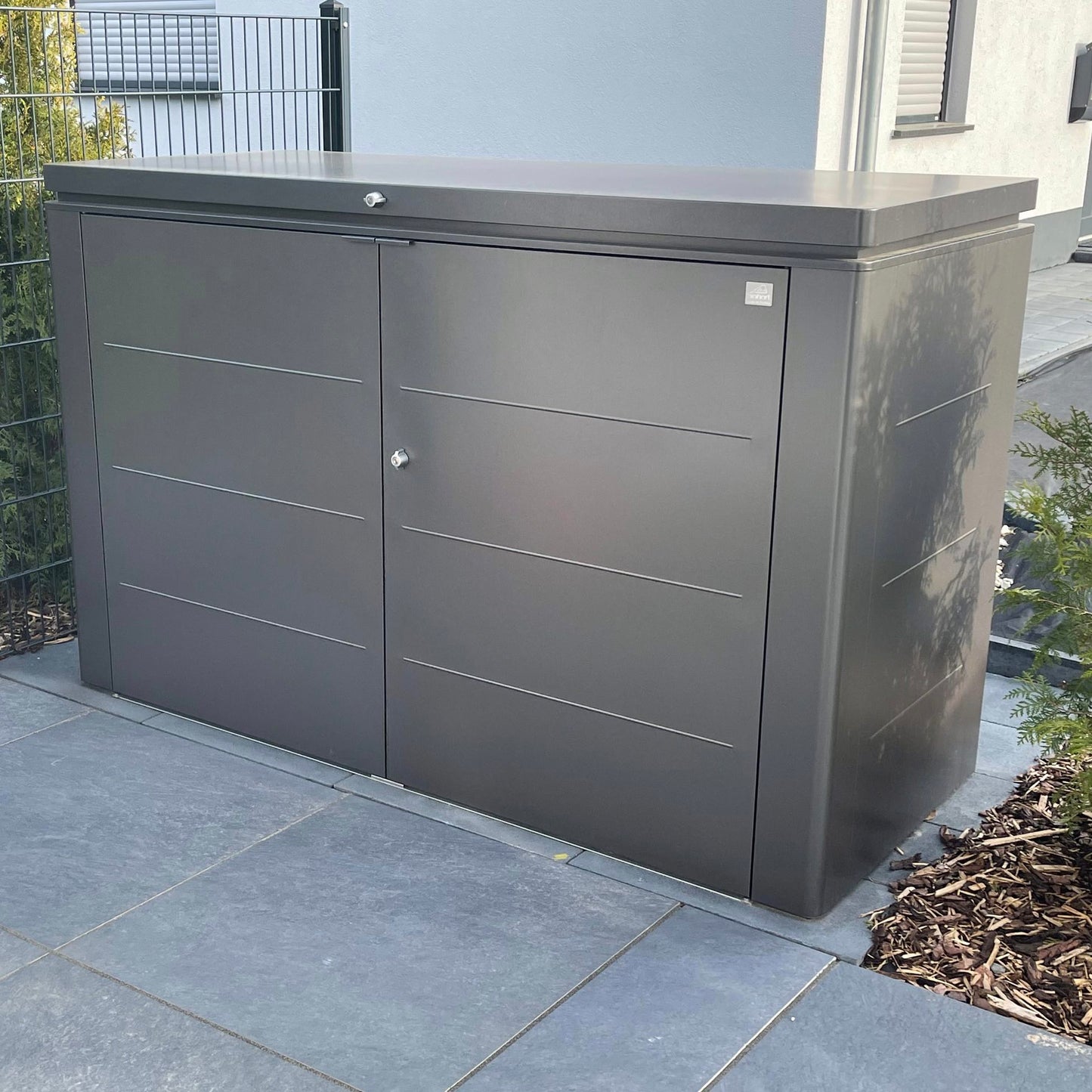 Biohort 'HighBoard' bin & bicycle storage