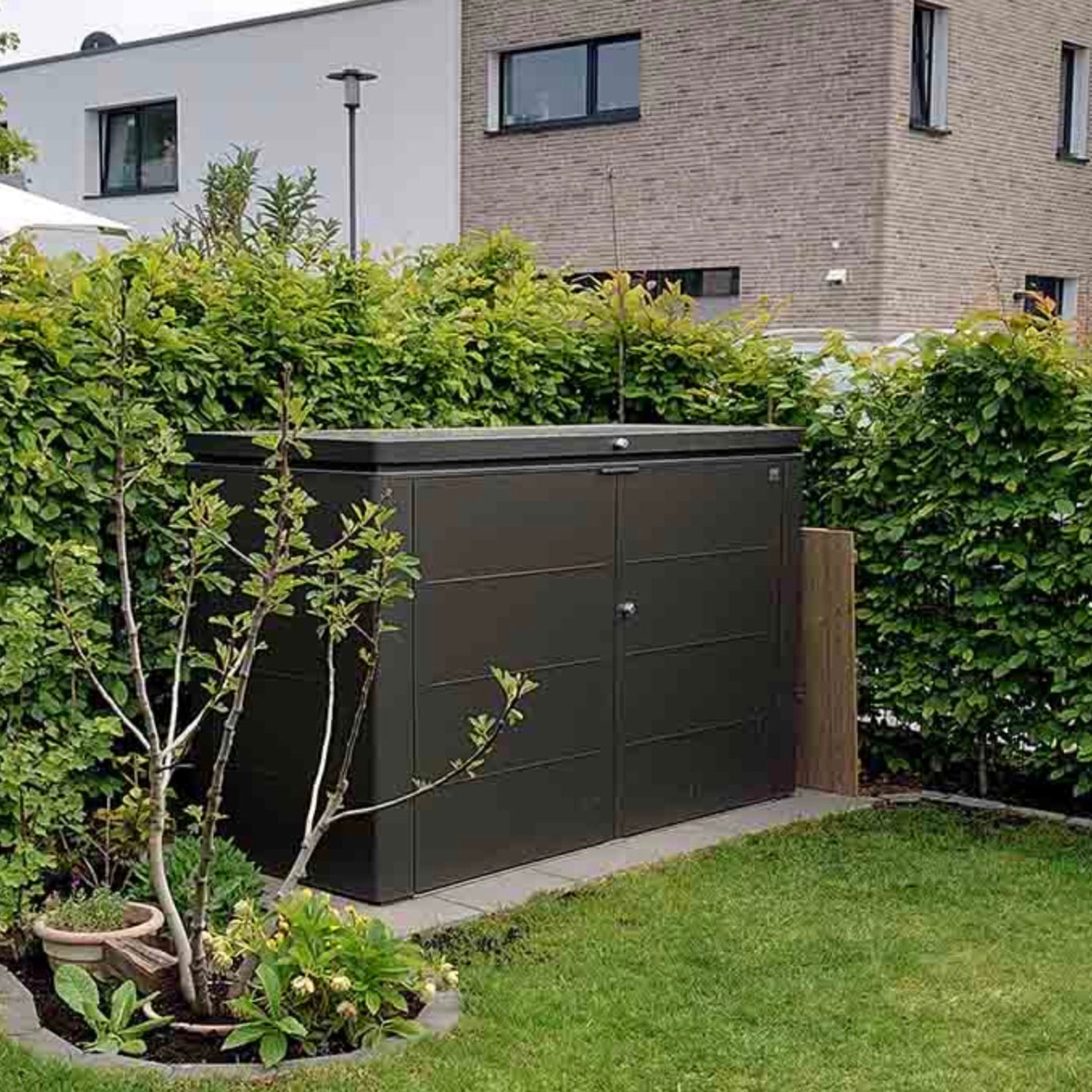 Biohort 'HighBoard' bin & bicycle storage