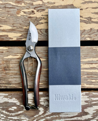 Niwaki 'Kurumi' secateurs