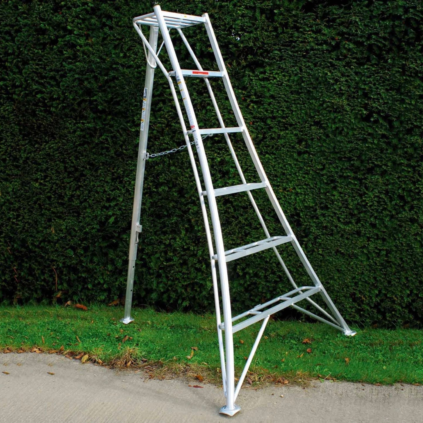Niwaki tripod ladder, 6 - 11 foot