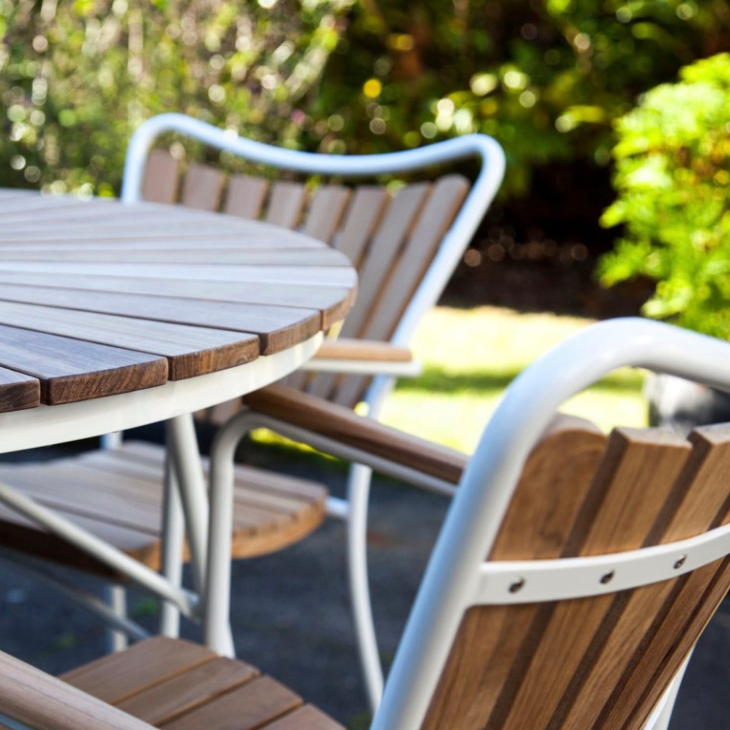 'Ellen' garden furniture set: 110cm table and 4 chairs