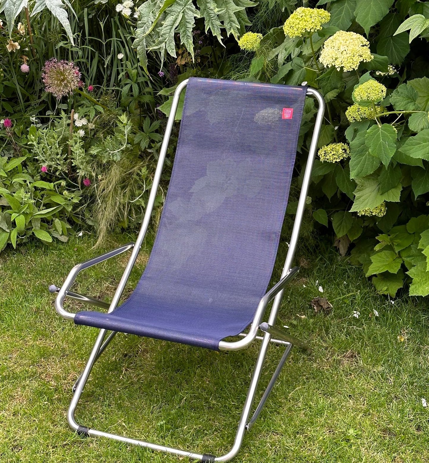 'Dondolina' deckchair from Fiam, dark blue