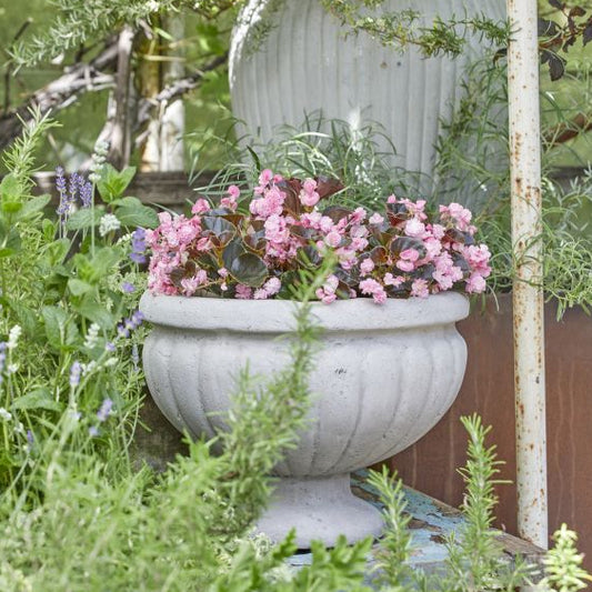 'Gunvor' concrete urn