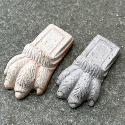 Terracotta pot feet 'Claws', 2 colours