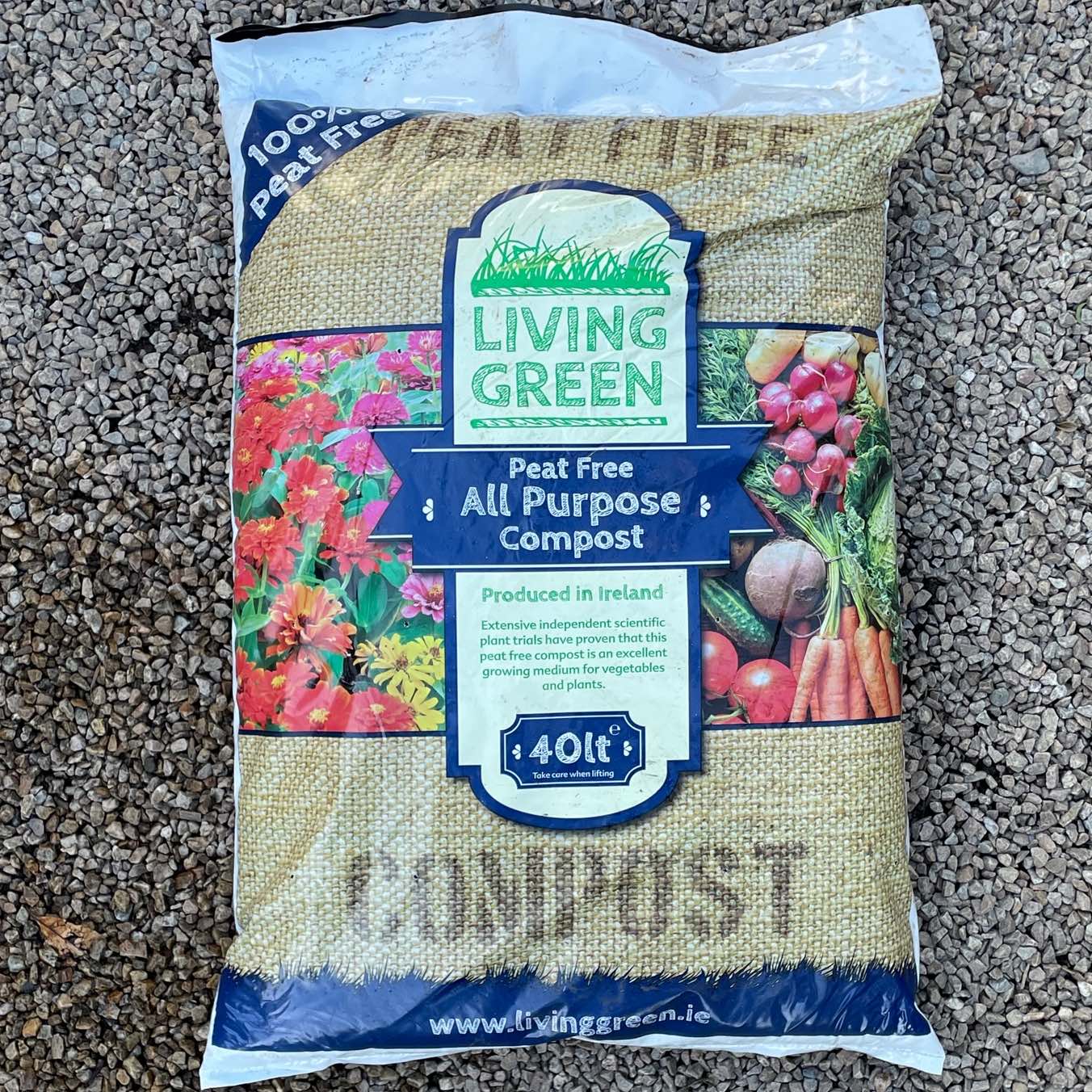 'Living Green' certified organic peat-free compost (6 x 40 litre bags)