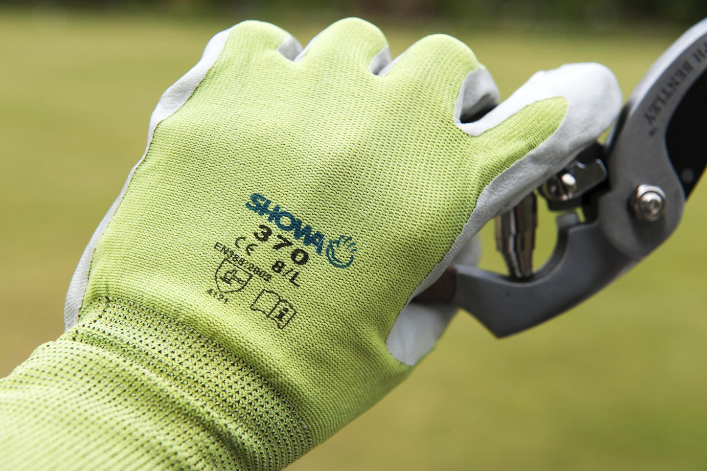 Showa 'Floreo 370' gardening gloves